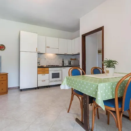 2 Bedroom Beautiful Apartment In Savudrija Exterior photo