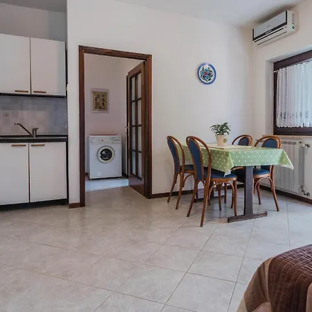 2 Bedroom Beautiful Apartment In Savudrija Exterior photo