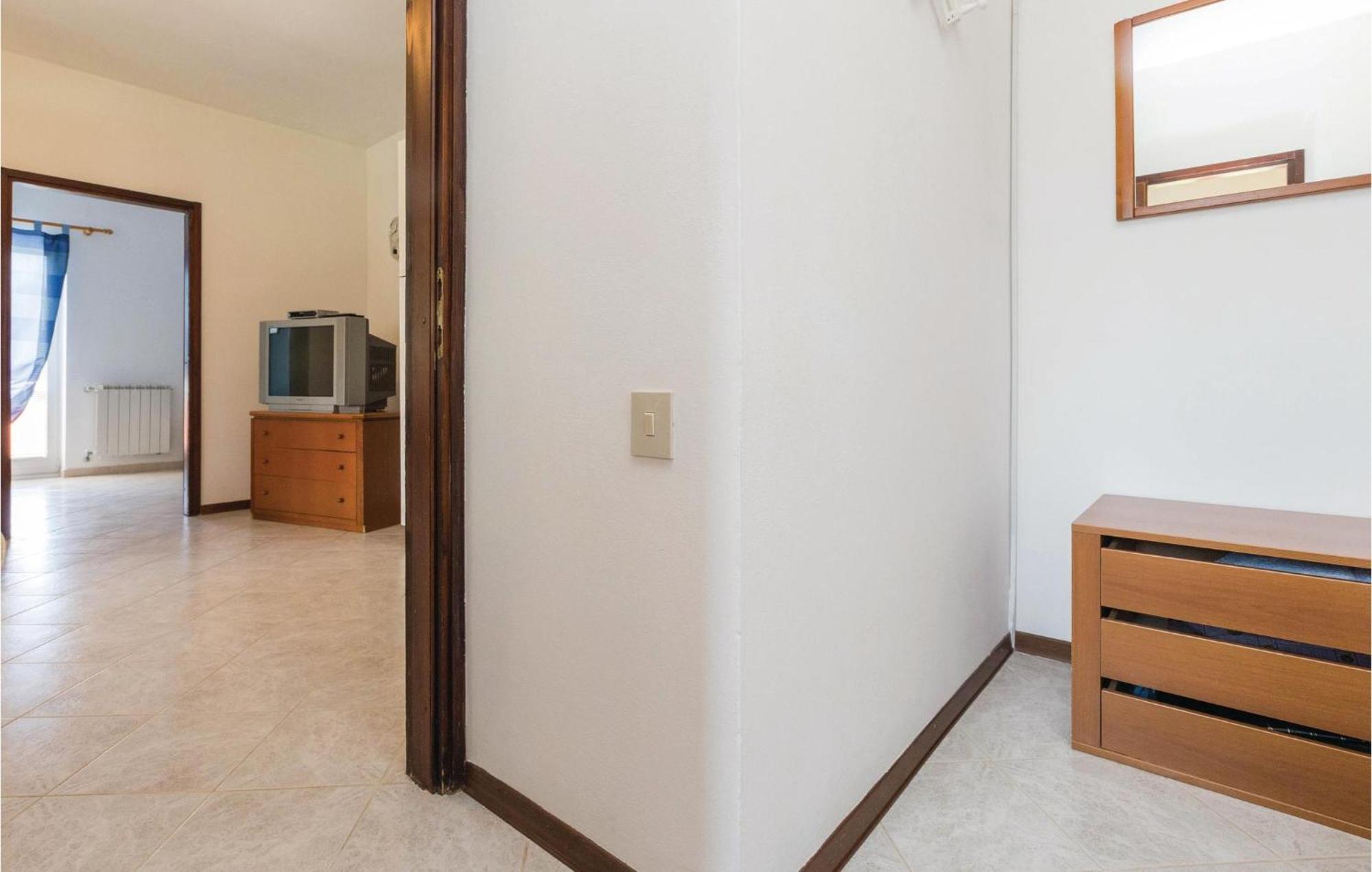 2 Bedroom Beautiful Apartment In Savudrija *