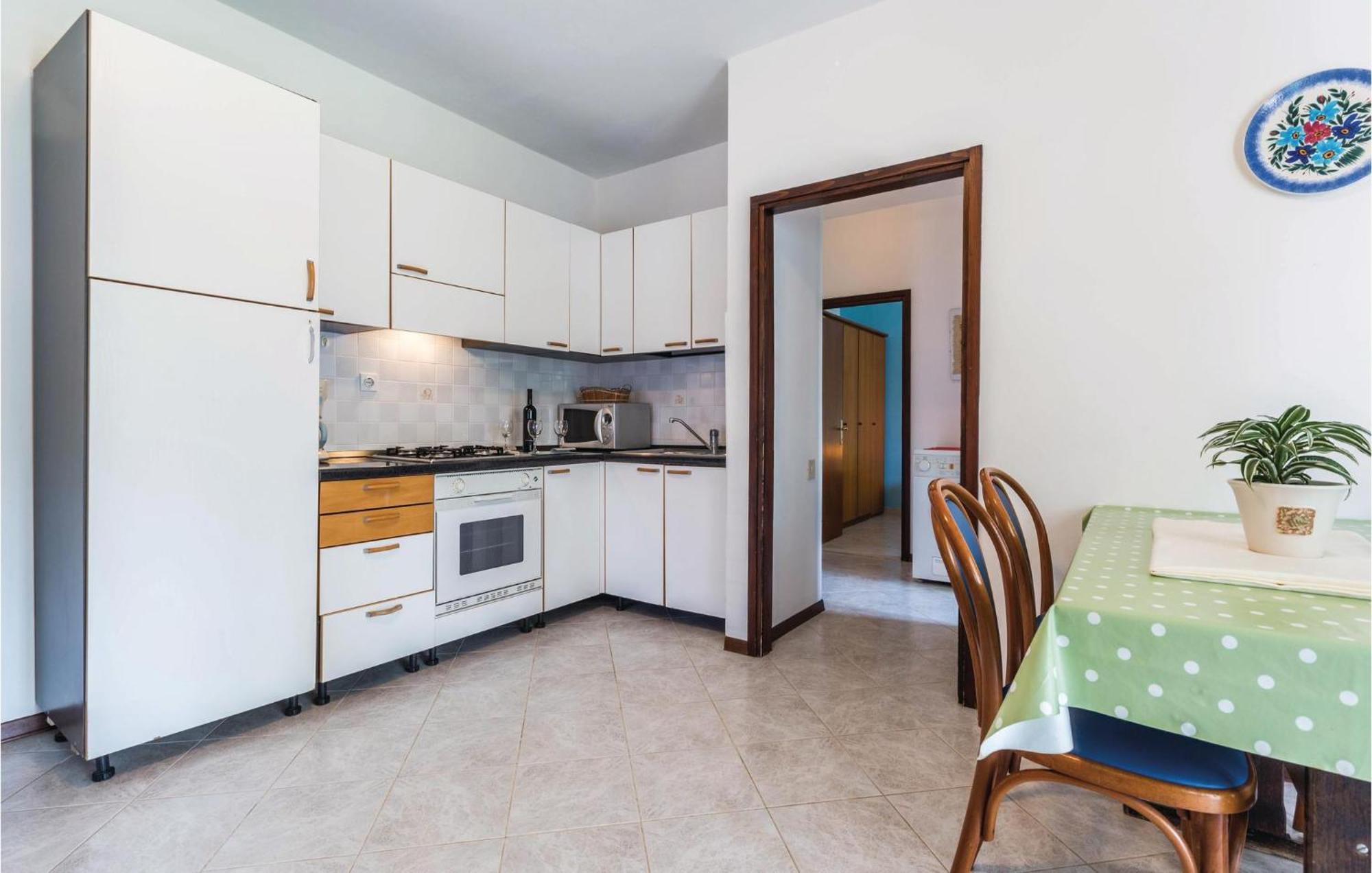 2 Bedroom Beautiful Apartment In Savudrija