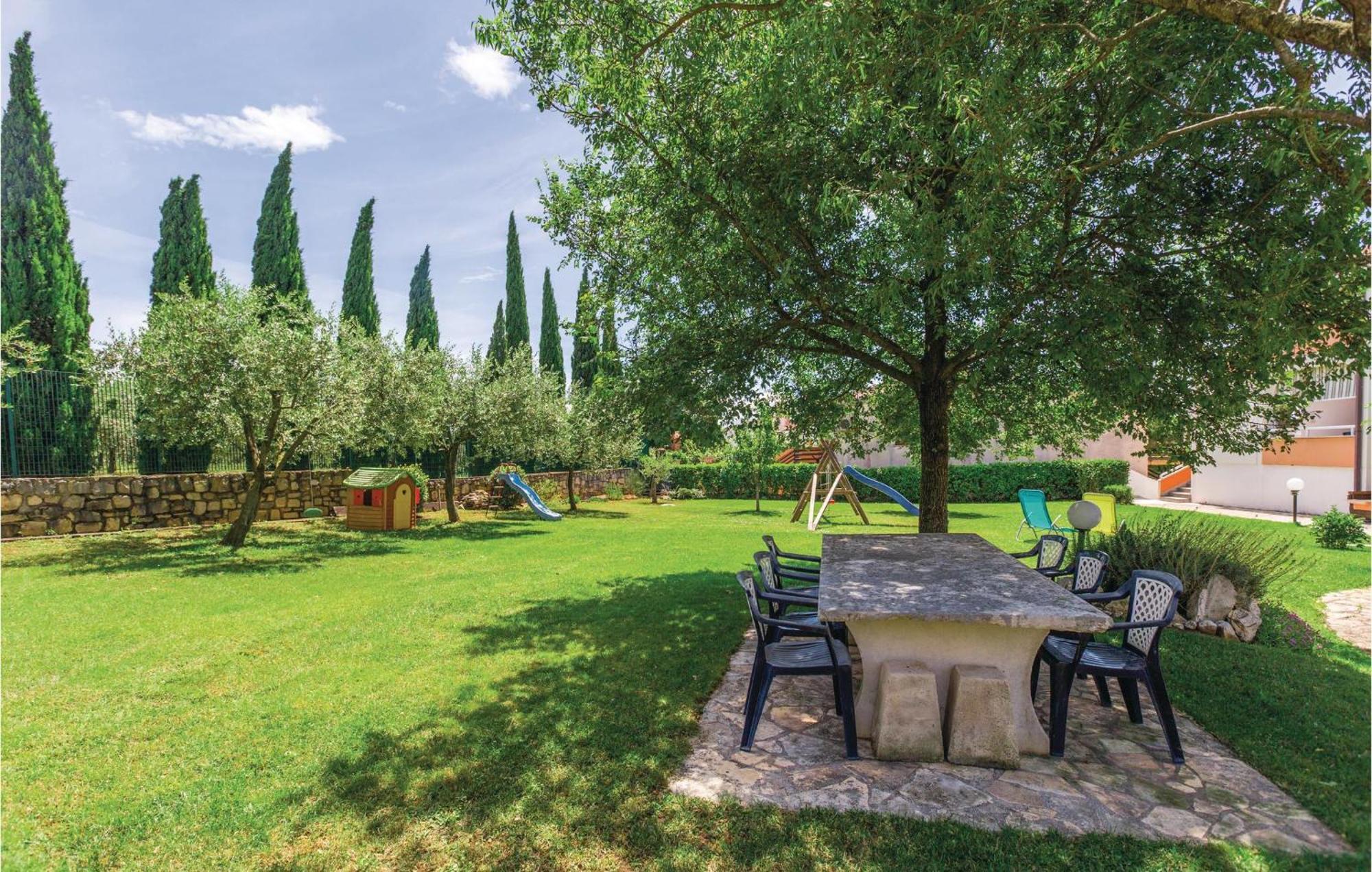 2 Bedroom Beautiful Apartment In Savudrija *
