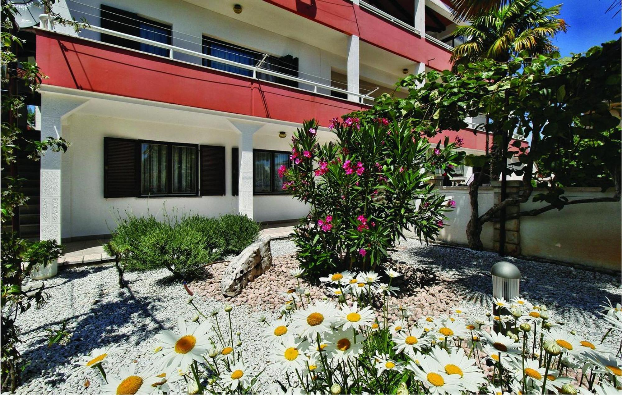 2 Bedroom Beautiful Apartment In Savudrija