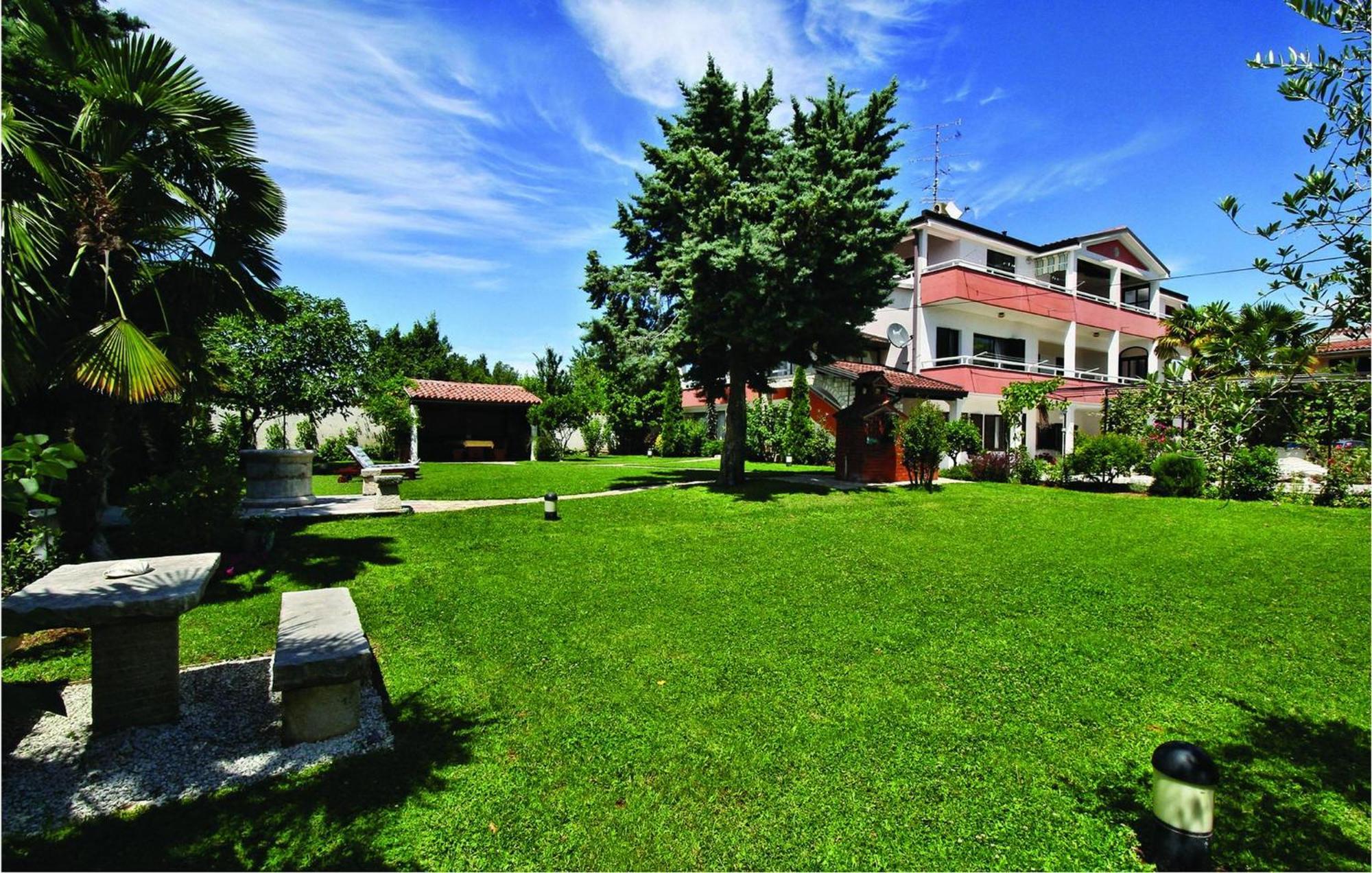 2 Bedroom Beautiful Apartment In Savudrija
